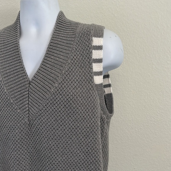 Thom Browne knit vest. Size 3 - Picture 2 of 6